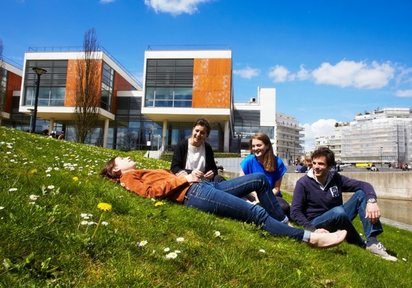 Universite Paris Saclay Campus Students Universite Paris Saclay Campus Students